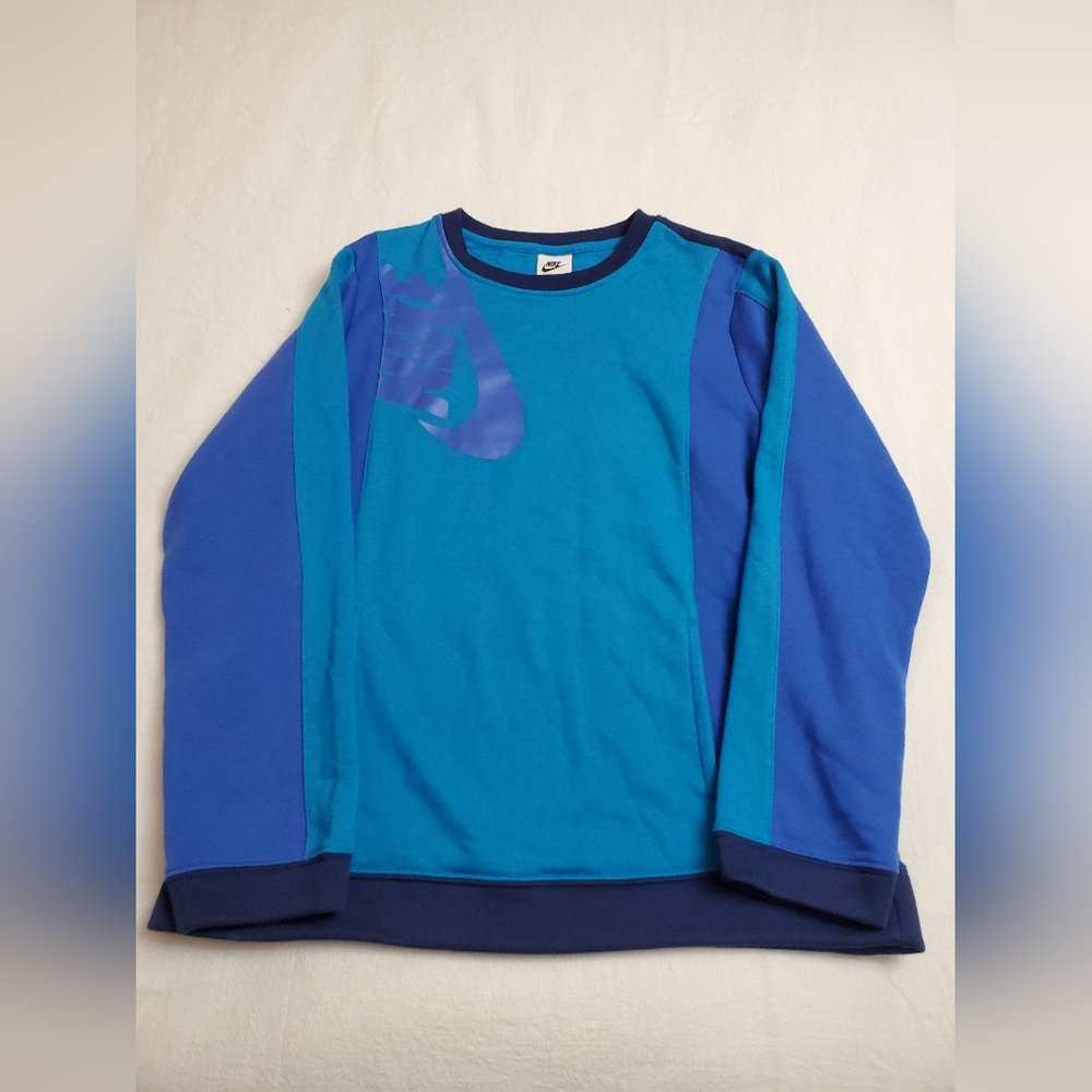 Nike Boy's Long Sleeve Crew Neck Sweatshirt Size XL Classic Retro Athleisure